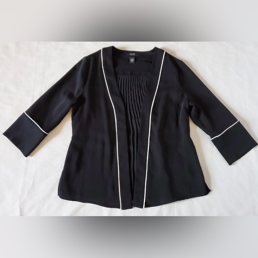 Alfani Open Front Cardigan Petite
Small Black 3/4 Sleeve 100% Polyester - Picture 4 of 17